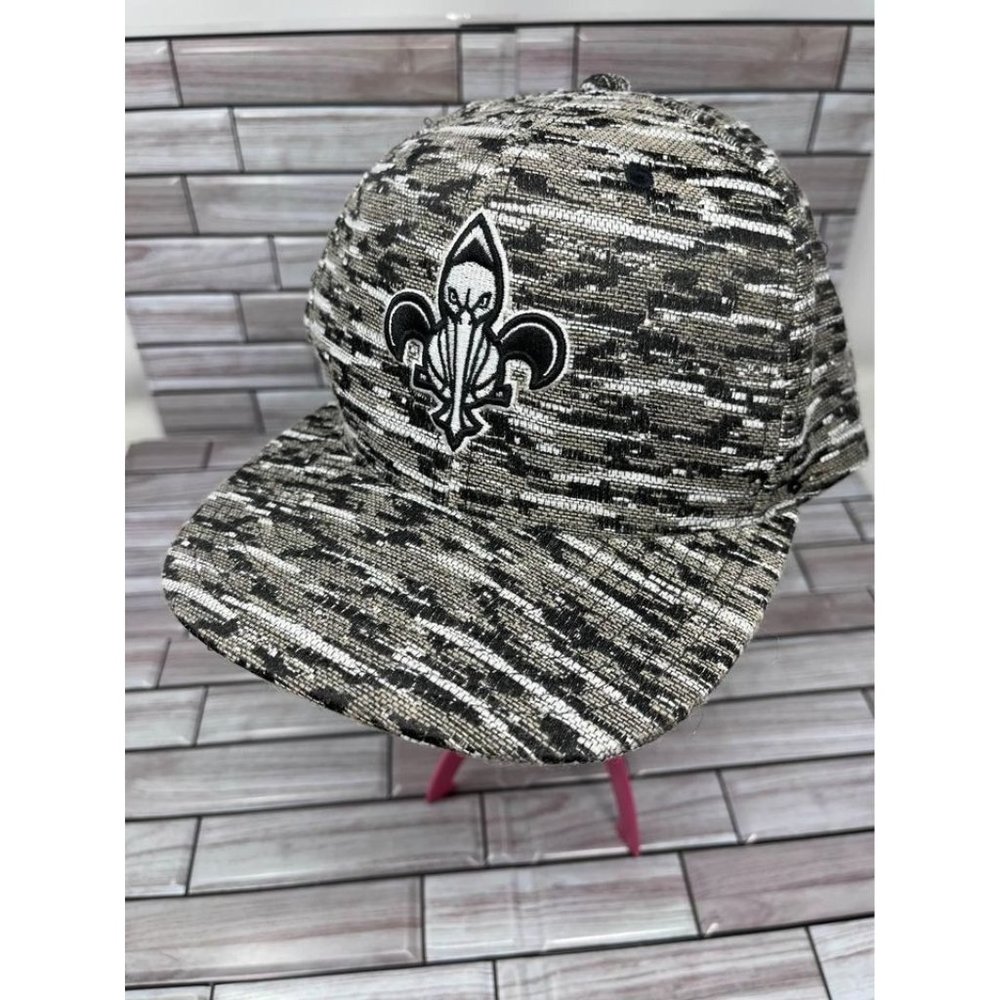 New Orleans Pelicans Mitchell & Ness NBA Irridescent Gray Adjustable Cap Hat